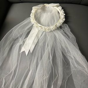 Offwhite veil - flowered -bow in the back -worn once